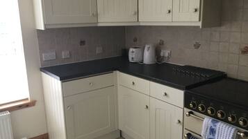 อพาร์ทเมนท์ | ครัวส่วนตัว | ตู้เย็นขนาดใหญ่, ไมโครเวฟ, เตาอบ, เตาประกอบอาหาร