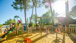 Área de juegos infantiles al aire libre