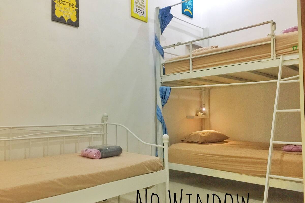 Basic Triple Room, Non Smoking, Shared Bathroom | Desk, iron/ironing board, free WiFi