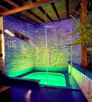 Outdoor spa tub - Vista del Angel Hotel Boutique (Quito)