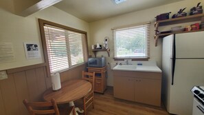 Suite, 1 King Bed, Kitchenette, River View | In-room dining - Kernville Inn (Kernville)