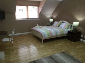 Apartment | 5 bedrooms, desk, iron/ironing board, free WiFi - Inverness Apartments - West Heather (Inverness)