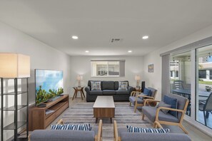 Smart TV, foosball, table tennis, stereo - Island House Beach Resort V15 (Siesta Key)