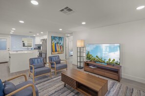 Smart TV, table football, ping pong, stereo