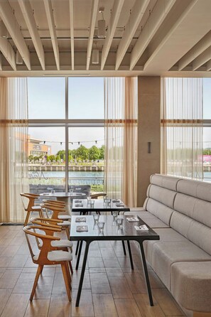 Frokost, lunsj og middag serveres