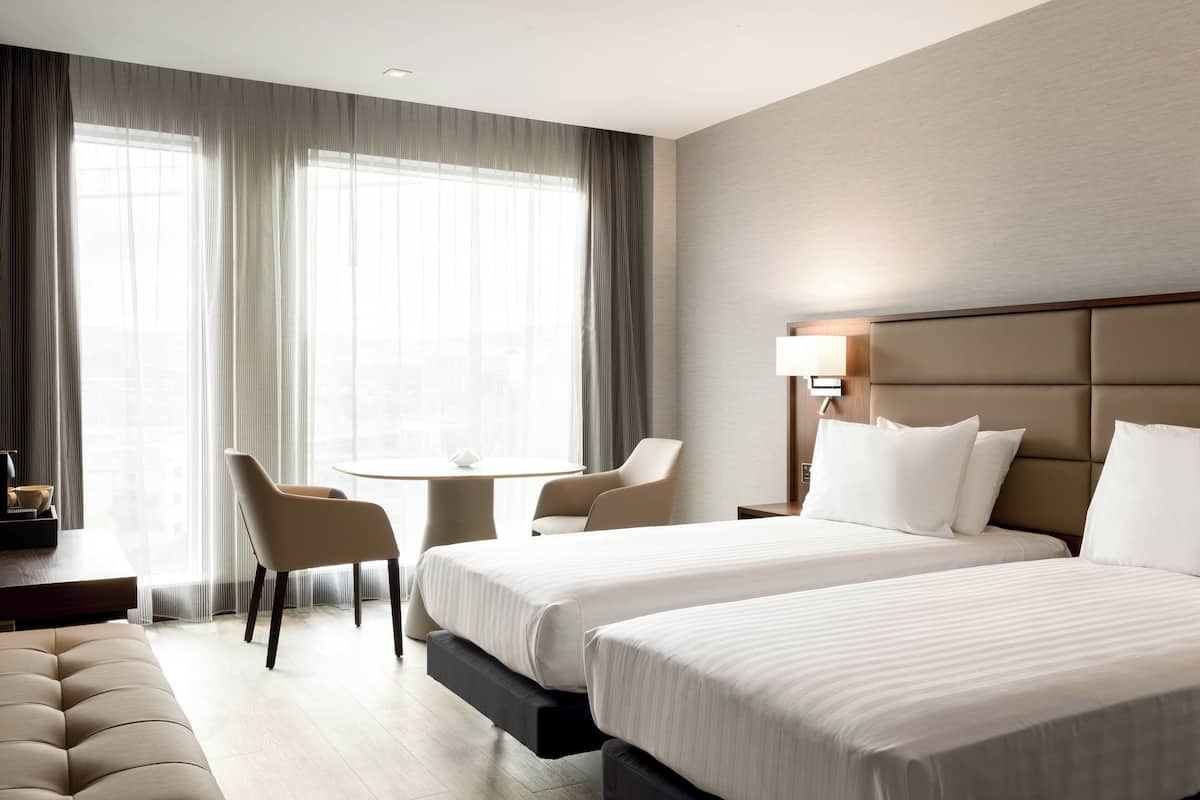 Hypo-allergenic bedding, in-room safe, desk, laptop workspace