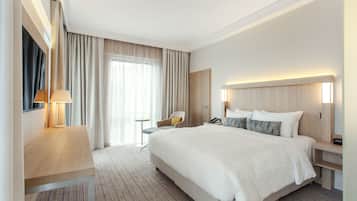 Standard Room, 1 King Bed | In-room safe, desk, laptop workspace, blackout curtains