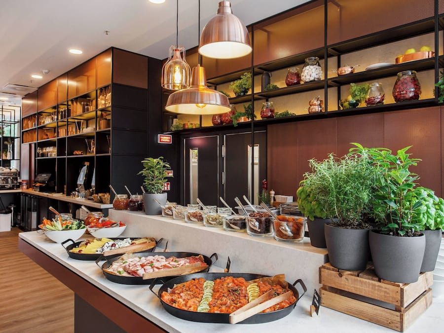 Café da manhã com buffet todos os dias mediante uma taxa