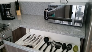 Casa familiar, 3 habitaciones, 2 baños | Cocina privada | Refrigerador, microondas, cafetera y tetera y tostadora