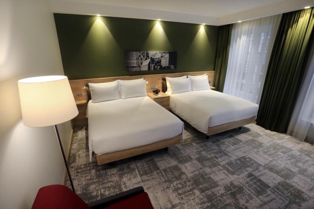 Luxe beddengoed, een kluis op de kamer, verduisterende gordijnen