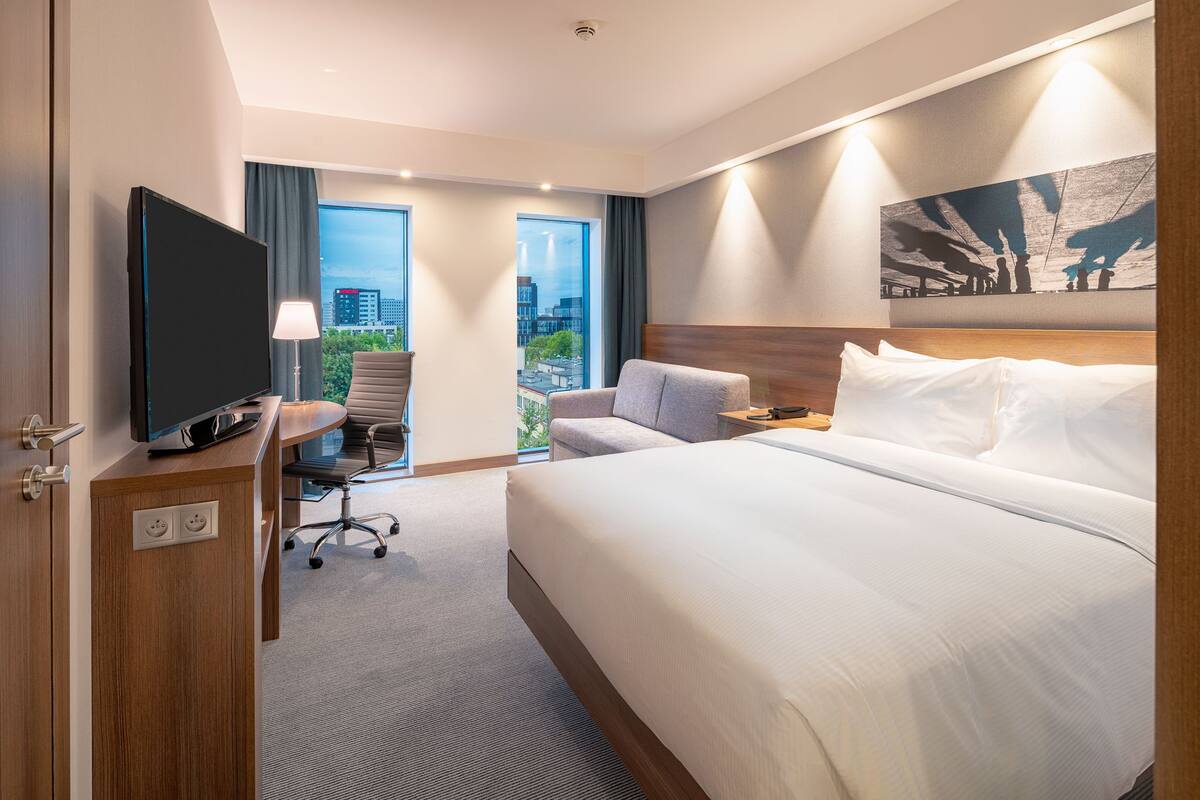 room, 1 queen bed, non smoking (with sofa) | hypo-allergenic bedding, in-room safe, desk, soundproofing