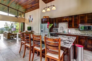 Casa Deluxe, 3 dormitoris, no fumadors | Cuina privada | Frigorífic gran, microones, forn i placa de cuina
