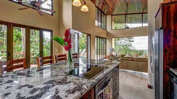 Deluxe House, 3 Bedrooms, Non Smoking | Private kitchen | Full-sized fridge, microwave, oven, stovetop