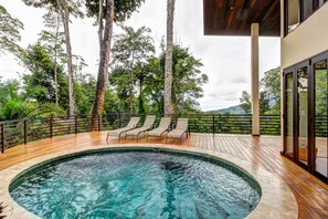 Bañera de hidromasaje exterior