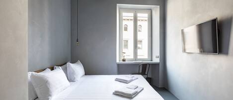 Double or Twin Room | Minibar, in-room safe, desk, soundproofing