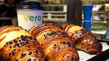 Desayuno de cocina local (EUR 7 por persona)