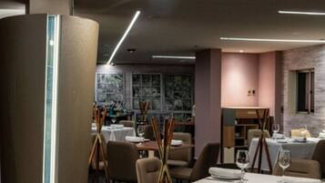 Daily cooked-to-order breakfast (MXN 270 per person)