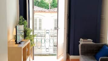 2 Schlafzimmer, hochwertige Bettwaren, Betten mit Memory-Foam-Matratzen