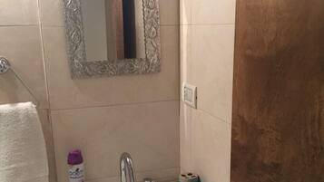 Apartment, 1 Bedroom | Bathroom sink