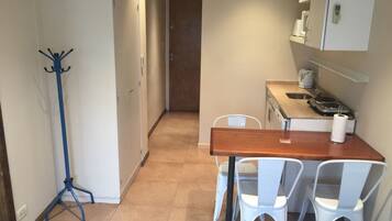 Apartment, 1 Bedroom | Makan dalam bilik
