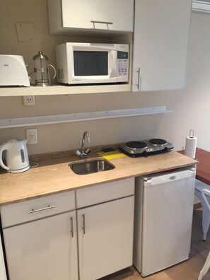 Apartment, 1 Bedroom | Private kitchen | Fridge, microwave, stovetop, coffee/tea maker - Cozy apt in the heart of Mendoza (Mendoza)