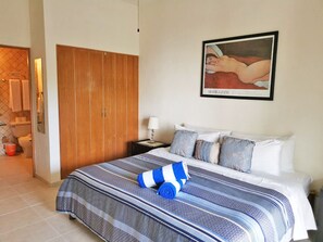 Departamento, 2 habitaciones | 2 habitaciones, caja de seguridad en la habitación y escritorio 