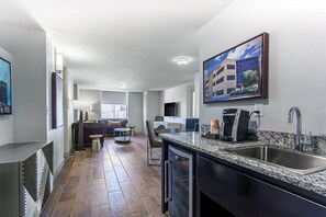 Luxury Suite, 2 Bedrooms | Shared kitchen