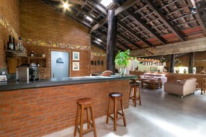 Bar (in der Unterkunft)