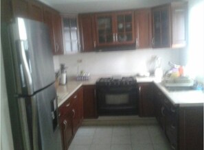 Familien-Stadtwohnung, 3 Schlafzimmer | Eigene Küche | Großer Kühlschrank, Mikrowelle, Ofen, Herdplatte