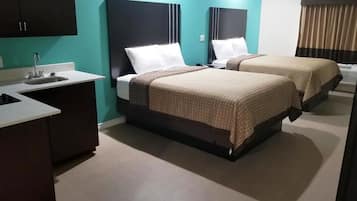 Minibar, skrivebord, strykejern/-brett og wi-fi (inkludert)