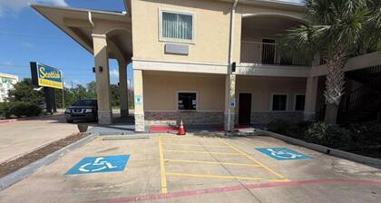 Scottish Inns & Suites Bay City, TX