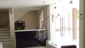 Lobby sitting area - El Angolo Express (Pariñas)