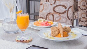 Food and drink - El Angolo Express (Pariñas)