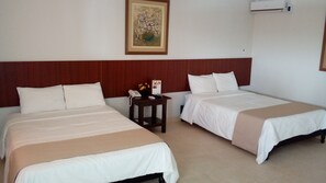 مكتب ومكواة/لوح كي وواي فاي مجانًا