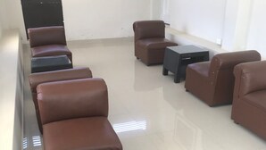 Lobby sitting area - El Angolo Express (Pariñas)