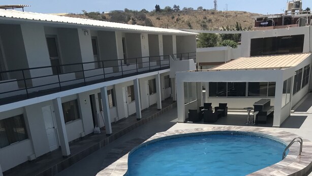 Outdoor pool - El Angolo Express (Pariñas)