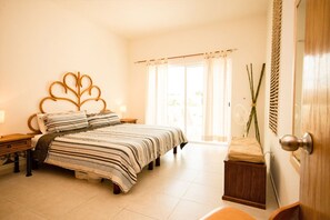 Penthouse, 2 Schlafzimmer | 2 Schlafzimmer, Schreibtisch, Bügeleisen/Bügelbrett, Babybetten