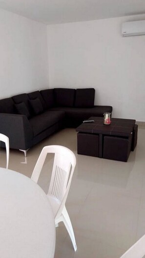 Family Townhome, 3 Bedrooms | Living area | Flat-screen TV