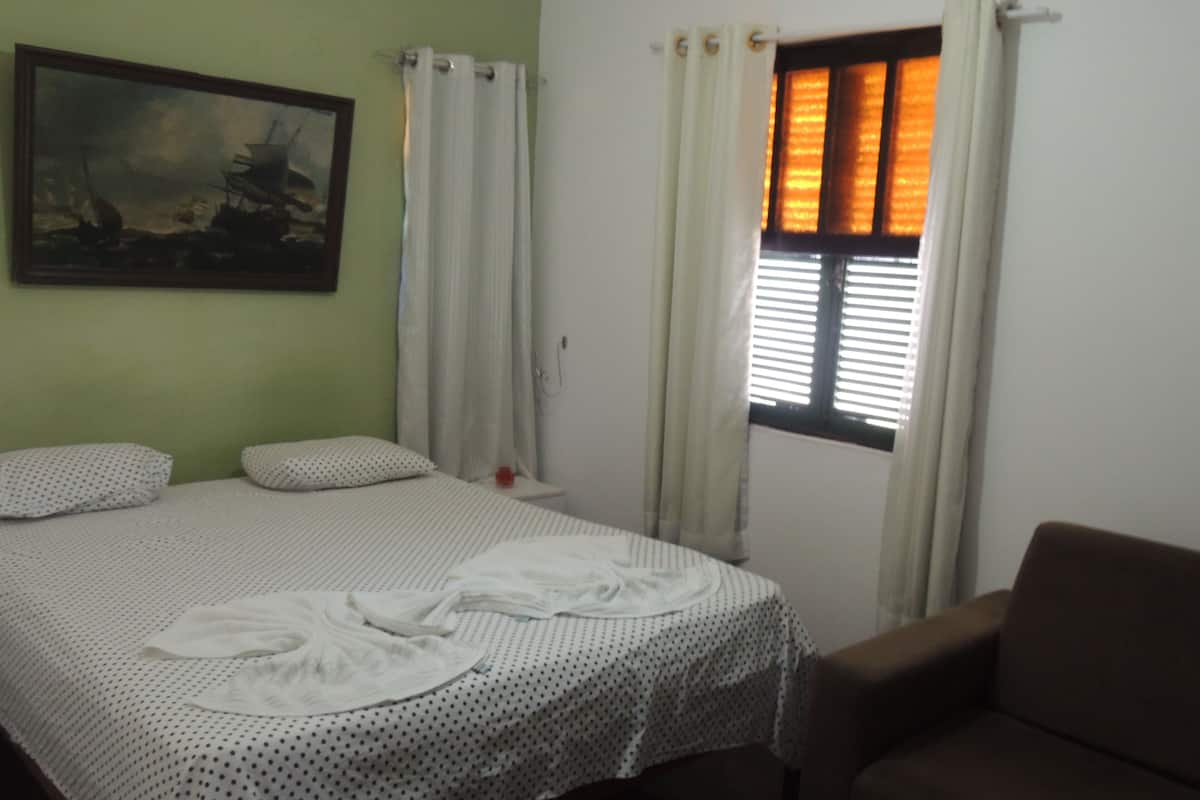 Suite 01 | WiFi (free), bed sheets