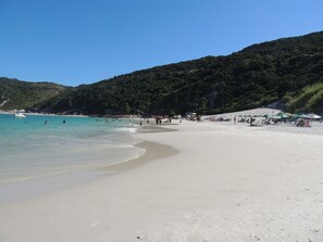 Utsikt mot strand/hav