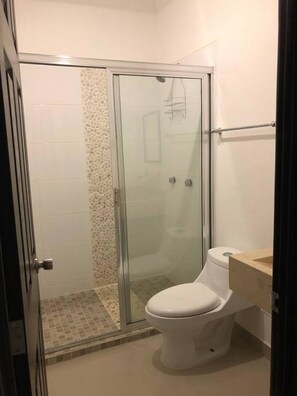 Maison mitoyenne Familiale, 3 chambres | Salle de bain | Douche, serviettes fournies