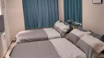 Deluxe Twin Room | Desk, blackout drapes, iron/ironing board, rollaway beds