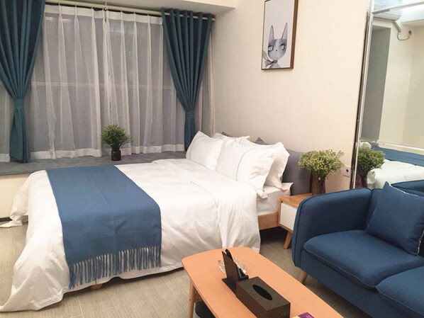 Deluxe-Zimmer | Schreibtisch, Verdunkelungsvorhänge, Bügeleisen/Bügelbrett