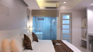 Deluxe Double Room | Minibar, in-room safe, rollaway beds, free WiFi