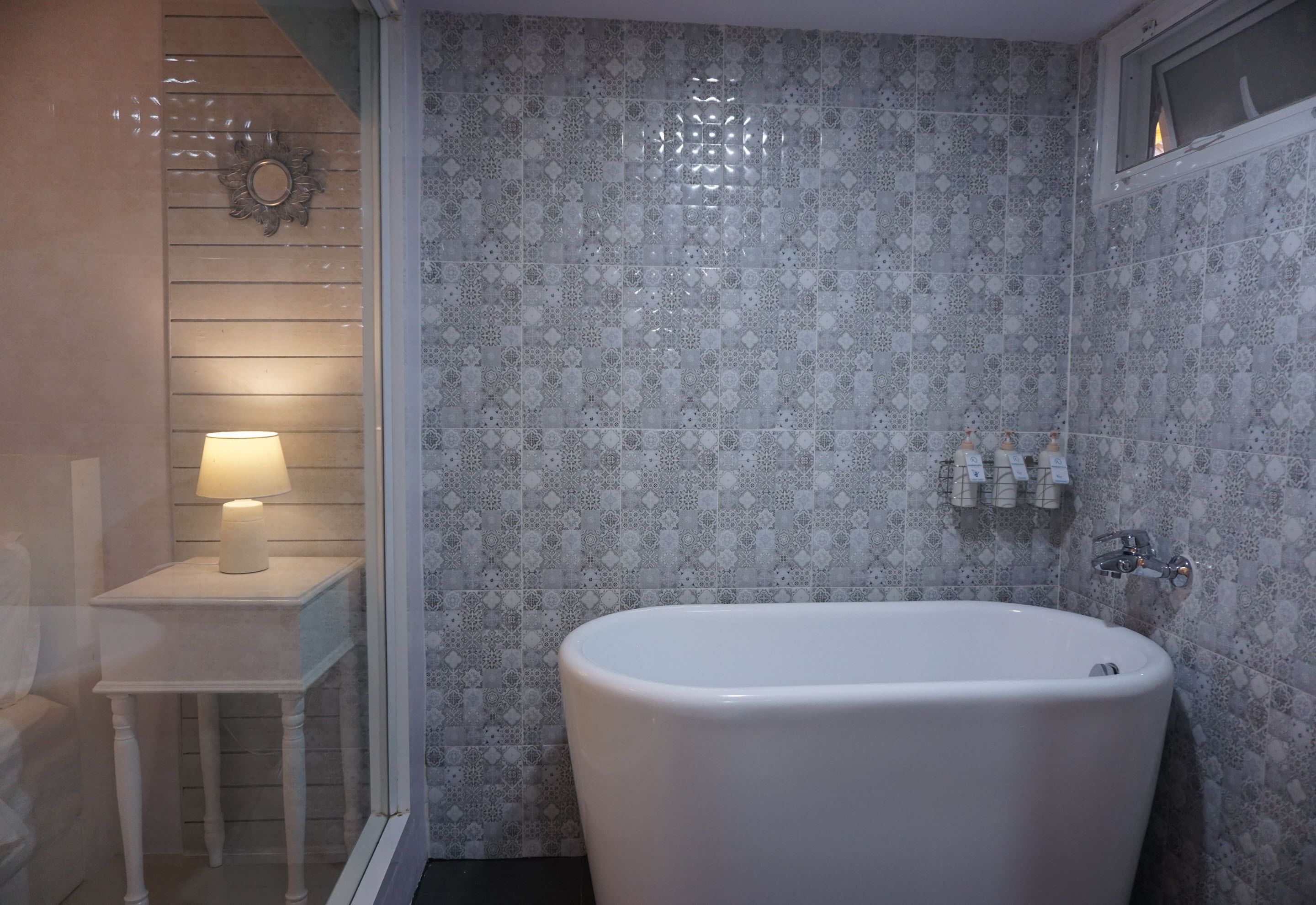 deluxe double room | deep-soaking bathtub