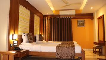 Deluxe Double Room, 1 Bedroom, Balcony, City View | 1 bedroom, desk, iron/ironing board, free WiFi