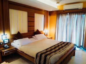 Deluxe Single Room, 1 Bedroom, Private Bathroom, City View | 1 bedroom, desk, iron/ironing board, free WiFi - Hotel Madhuvan Serai (Udupi)