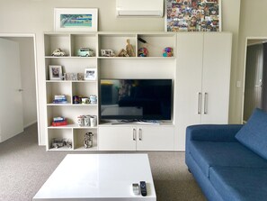 Townhouse, 2 kamar tidur, dapur | Area keluarga | Smart TV dan Netflix