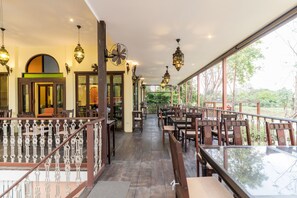 Breakfast served  - Sheik Istana Hotel Chiangmai  (Chiang Mai)