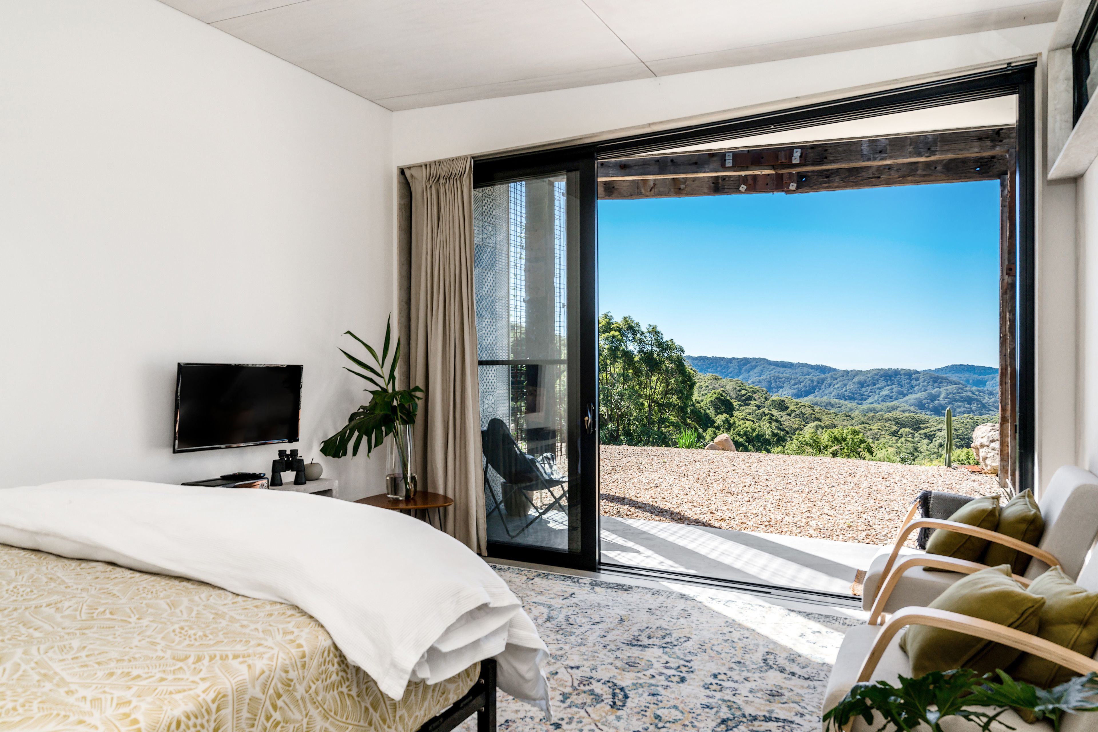 Premium bedding, free minibar, blackout drapes, soundproofing